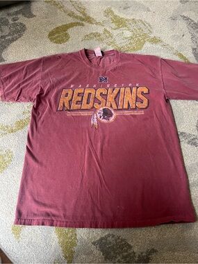 NFL Washington Redskins Short Sleeve Tee - Maroon with Gold Graphic